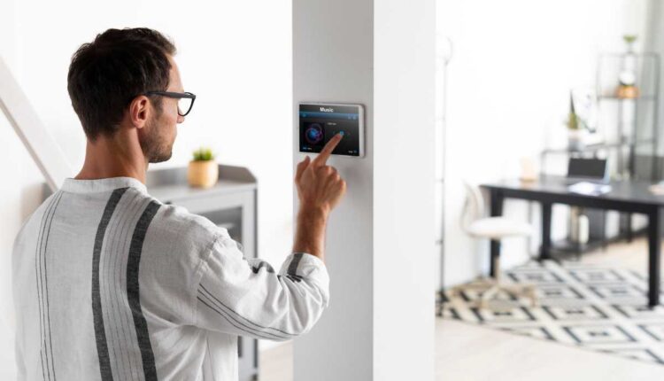 Como a automação residencial pode valorizar seu imóvel