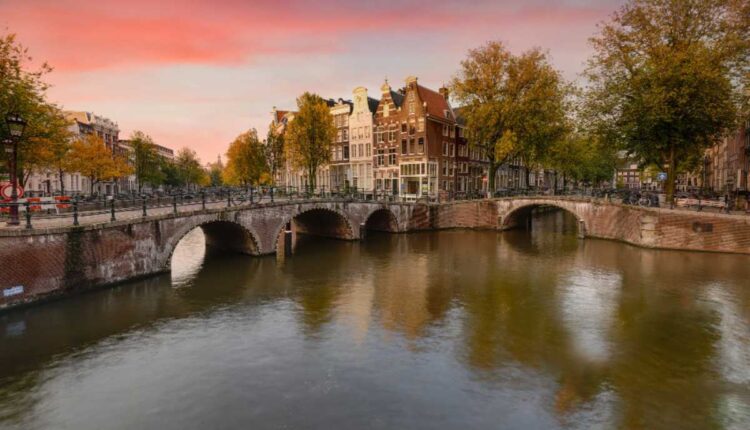 Por que a Holanda se tornou referência mundial em segurança e como um guia brasileiro torna Amsterdam ainda mais especial