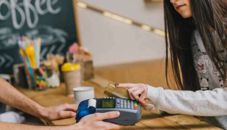 Como os cartões multibenefícios podem simplificar a gestão de benefícios em pequenas empresas